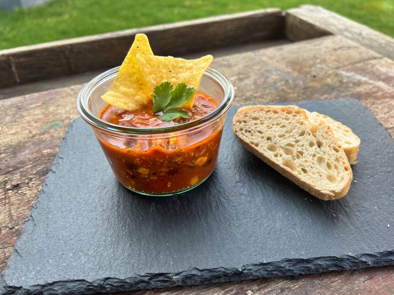 Schnelles Chili con Carne Dutch Oven Rezept | GrillStunde.com